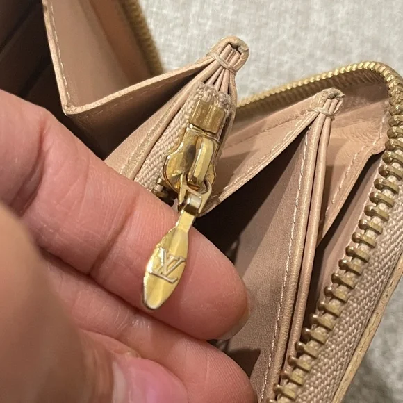 Louis Vuitton Vernis Sarah Wallet - Picture 12 of 12